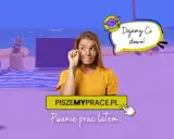 Kobieta z okularami na plaży, obok laptop, ananas i kapelusz. Napis "PiszemyPrace.pl" i "Pisanie prac latem...".